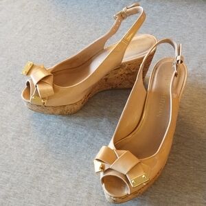 Stuart Weitzman Beige Bodajean Beige Patent Leather Wedge Sandals with Bow Sz 8